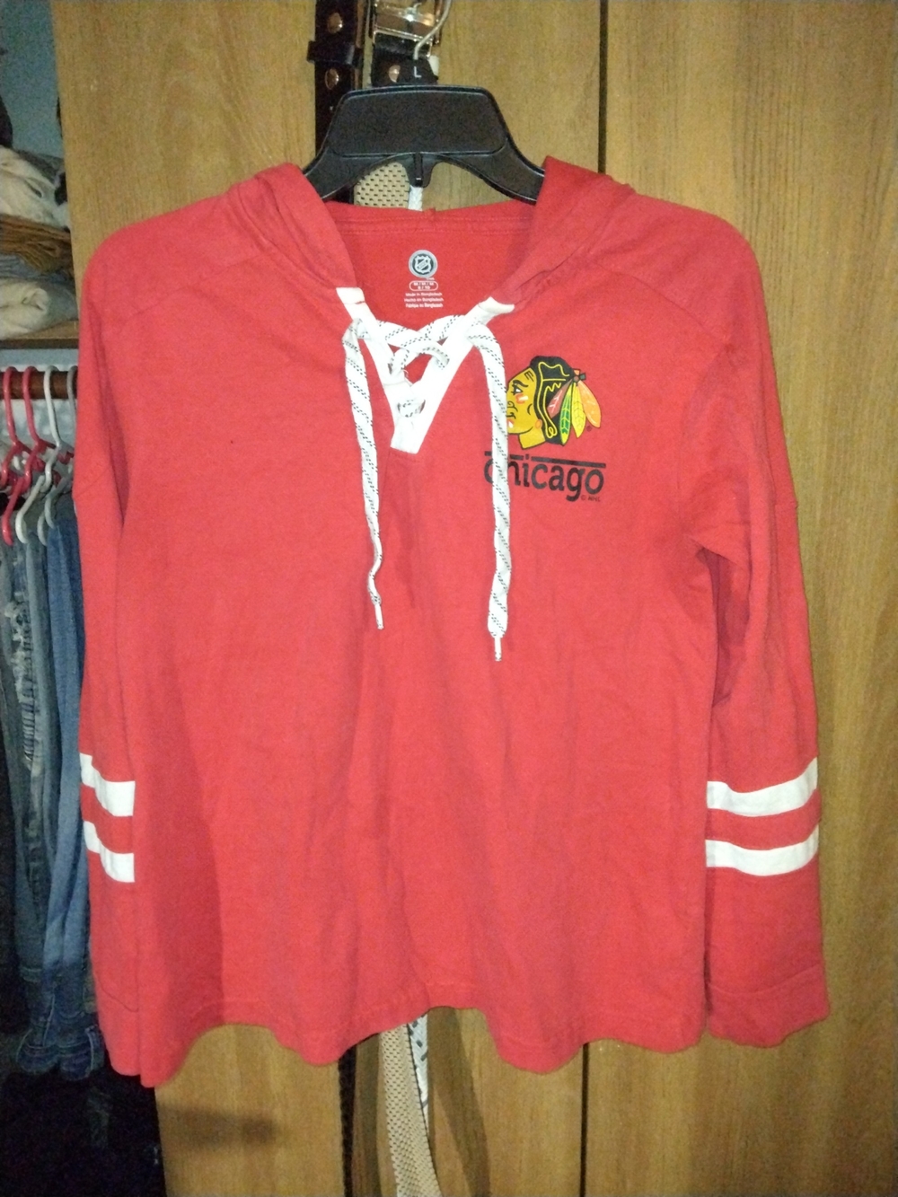 Vintage NHL Women's Red Blackhawks Lace Up Hoodie - Med